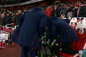 抓紧补课！点球战前，奥纳纳及教练组和巴因德尔讨论