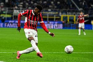 记者：加拉塔萨雷想租借＋选择买断签埃默森，英超球队只想纯租借