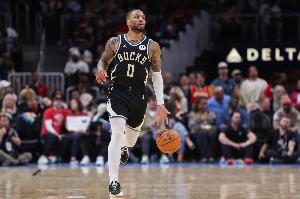 手感不佳！利拉德半场5中1&三分3中1得到3分4板3助