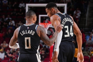 里弗斯：本场比赛最喜欢的就是利&字的配合 这让对手很难防