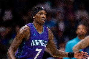 黄蜂主帅：达米恩-鲍热爱比赛总随身带着球 攻防充满能量和影响力