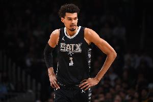 马刺临时主帅：文班亚马有其他事情要处理 他一直没随队