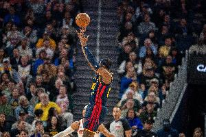 还是得尽快融入球队！库明加15中7&三分5中1拿16分4板3助2断