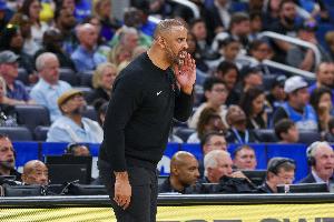 乌度卡：范弗里特做出正确决策 他和阿门限制了希罗&维金斯