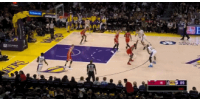开始追分？文森特第四节开场连续接詹姆斯传球命中两记三分