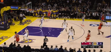 初生牛犊不怕虎！新秀布泽利斯丝滑背运过掉东契奇 起飞单臂暴扣