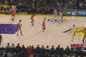 疯狂反击！里夫斯失误&科比-怀特追身三分 公牛15-7打停湖人