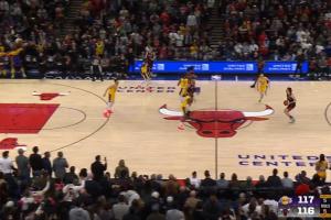 🥴美记晒图质疑：东契奇是不是该去防约什-基迪的半场绝杀？