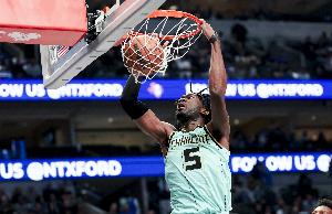 暴扣一个接一个！马威一球不丢9投9中得18分12板5助1盖帽