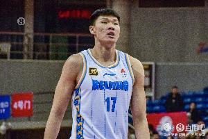 状态出色！范子铭首节出战10分钟 4投全中贡献9分5板2助