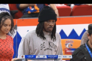 🥺心系球队！因髂腰肌撕裂伤停的布莱德索场边观战上海比赛