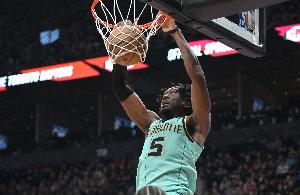 称霸内线！马威9中8高效拿下18分13板1助 正负值+15