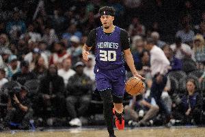 手感太凉了！小库里9中2得7分2板5助 三分7投仅1中