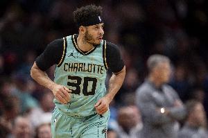 准！赛斯-库里7投6中&三分2中2 得到16分4板2助1断