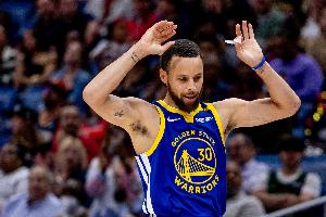 徐静雨：小球王者库里征服紫金球迷 湖人依旧啃老 唯有老詹支撑