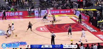 手真硬啊！哈维高弧度打板三分追平 随后又来一记绝命三分