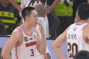 😞关键两罚全丢！哈维绝杀后胡明轩在场上面无表情摸嘴唇