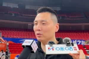 卢伟谈双李：需要长时间的积累 现在打季后赛肯定没有胡明轩好