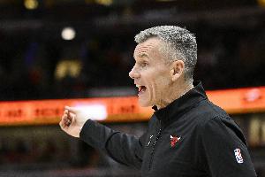 附加赛排名关键比赛！多诺万：打热火很重要 对球员成长很有意义