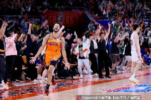 被缠得很难受！哈维半场9中4拿到13分2断 罚球6中3&出现3失误