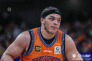 媒体人：洛夫顿只是限薪时代的最佳外援 季后赛肉搏战需要更团队