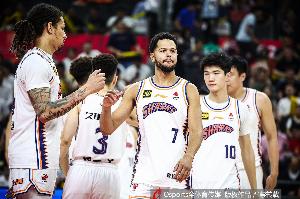 被限制！哈维17投6中&三分7中3 得到18分4板1助2断