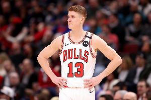 百步穿杨！许尔特半场11中6砍下18分 三分7中5