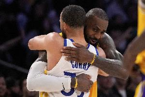 年度最佳关键球员候选人名单：詹姆斯杜兰特库里东契奇塔图姆在列