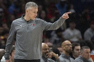 连续3年止步附加赛！公牛GM：我对多诺万的工作能力非常有信心