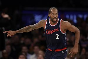 季后赛半场20+&命中率90% 小卡第二次做到&97-98赛季以来第三人