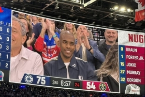 你也来啦🤩前快船球员保罗来到直觉巨蛋 为母队加油助威💪