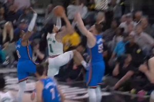 😖怕是有点痛啊！小皮蓬上篮飞踹小哈滕吃到一级恶犯