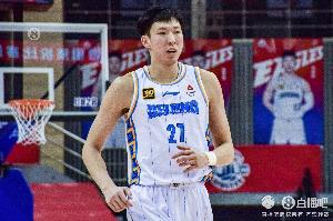 复出状态不错！周琦半场8中4拿到11分3板2助2帽