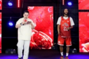 🌹风城玫瑰空降蓉城！罗斯中国行成都站😍吧友圆梦亲见偶像