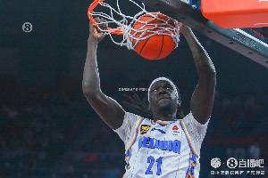 奥莫特原本就有很强的进攻能力 可能是多场没发挥&今天爆发成奇兵