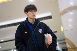 谢维军：现在我已经适应，中锋、中卫哪个位置需要我，我就在哪里