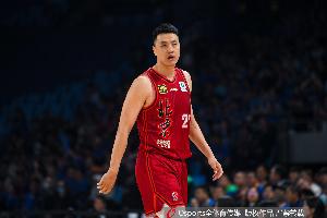 许利民最后换上翟晓川&方硕打得不错 广厦把篮板球生命线保护好了