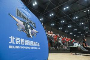 “首钢杯”京津冀青少年精英篮球邀请赛开幕 千名小将逐梦首钢园