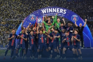 队史首度加冕欧冠冠军！文班亚马：感谢大巴黎💙❤️