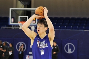 👀黄蜂媒体：建议球队用33号签选杨瀚森 他是个潜在的独角兽