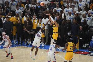 哈利伯顿在轻视与挫折中成为绝杀王 他要复制14年前诺天王神迹？