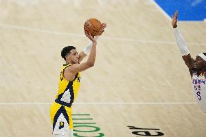 总决赛前两场当哈利伯顿面对多特时 其命中率为20%&仅送出4助攻