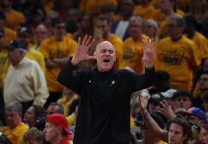 鲍仁君：若步行者夺冠则可立地封神 2004的活塞都没这么励志