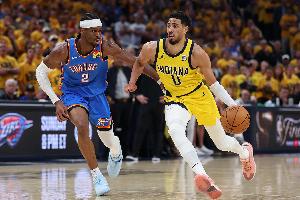 哈利：亚历山大打出历史上最伟大的赛季之一 他当选MVP是有原因的