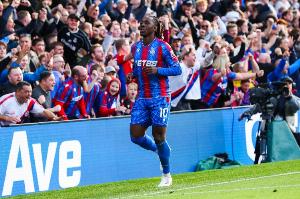 🚨卫报：阿森纳正与水晶宫谈埃泽，水晶宫要求首付至少3500万镑