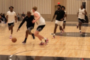 轻松拿捏！保罗现役野球局 潇洒复刻“尼克-杨转身”终结比赛