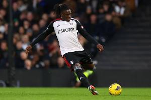 富勒姆后卫：曼联进球前约罗从背后推了我，这应该是个明显的犯规