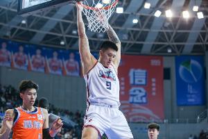 媒体人：吉林已注册17人&留一席给曾繁日 后者与同曦续约分歧较大