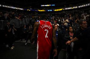 TA名记：小卡21年本可与快船签短约然后追大合同 但他选择续长约