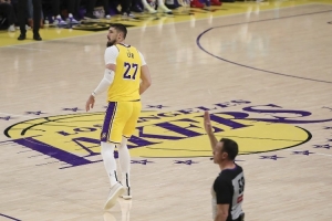 湖人旧将！队记：尼克斯与32岁内线亚历克斯-莱恩签训练营合同